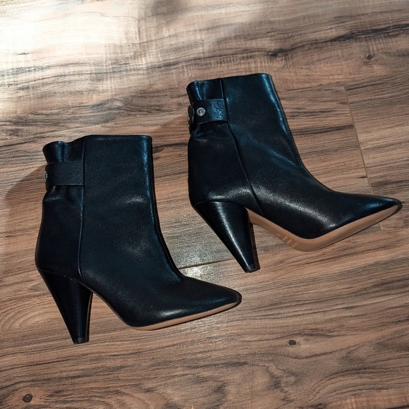 Isabel Marant black leather ankle booties with button ankle strap. Size 36 / 6 - Picture 1 of 8